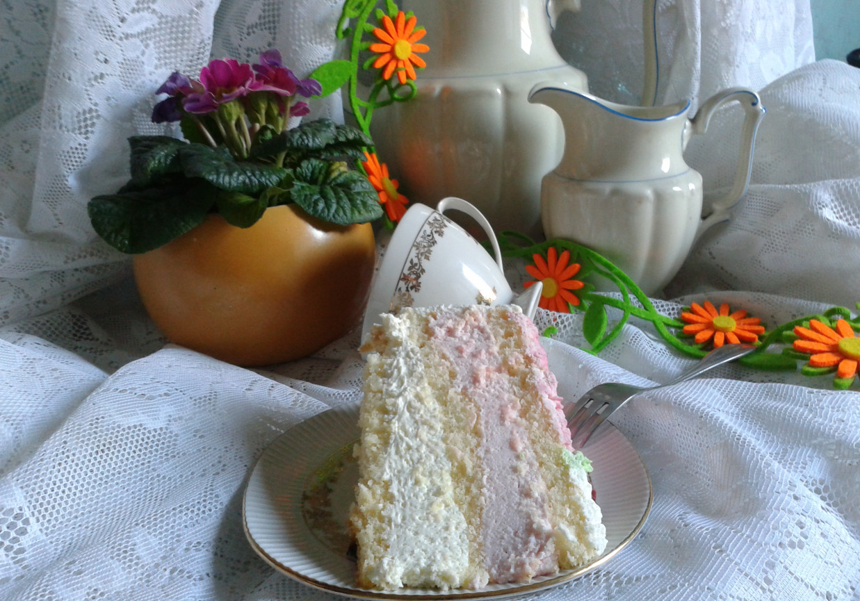 Biało-różowy tort dla dziewczynki foto