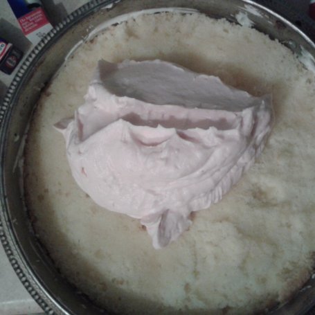 Krok 8 - Biało-różowy tort dla dziewczynki foto