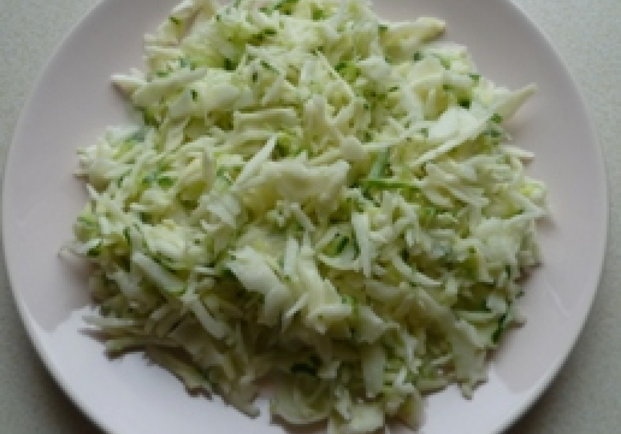 Biało - zielona surówka do obiadu foto
