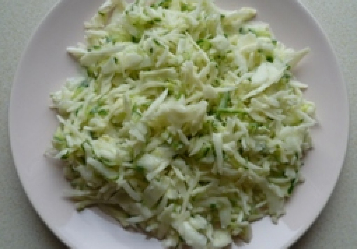 Biało - zielona surówka do obiadu foto