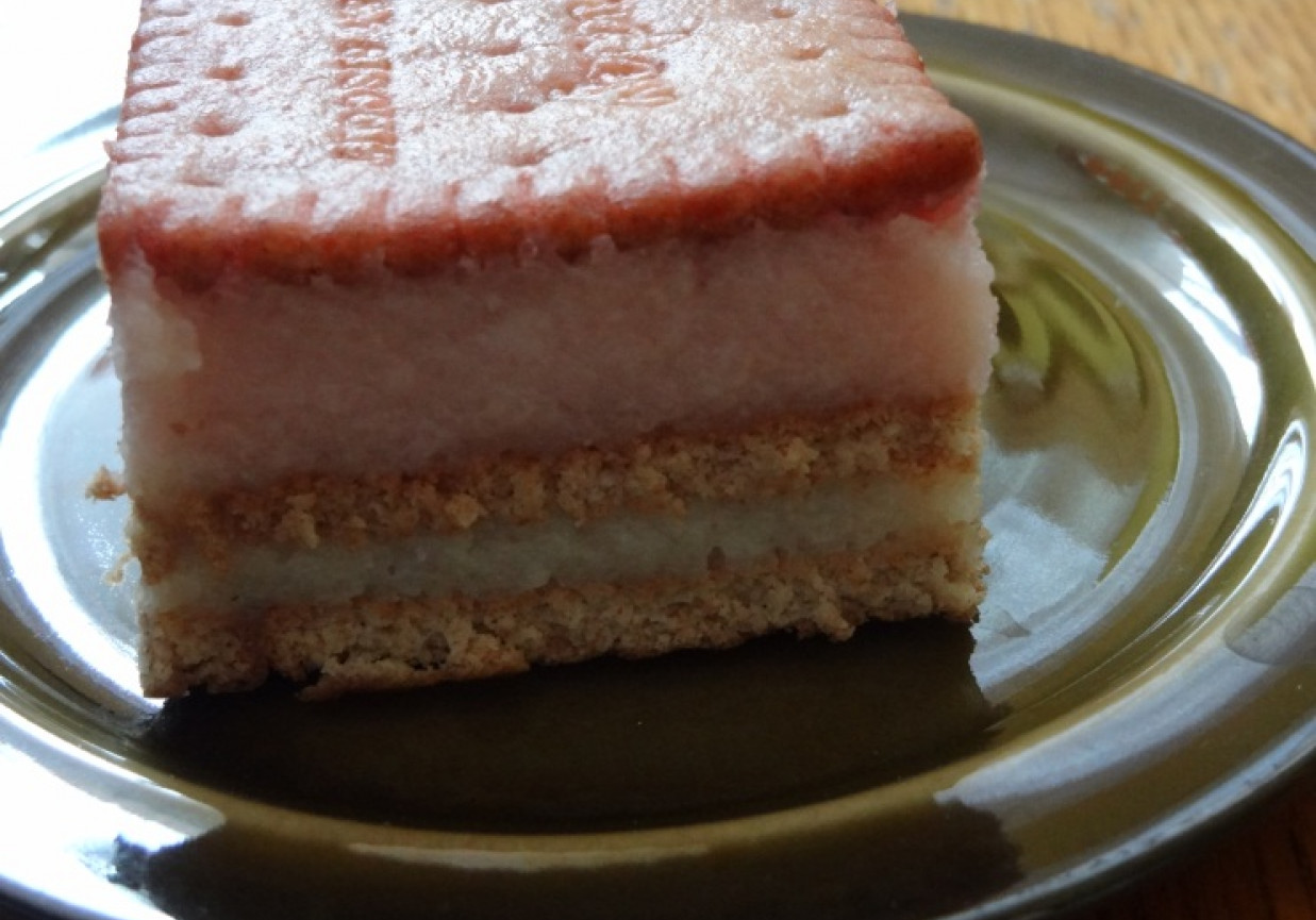 Biało-czerwone ciasto z kaszy manny foto