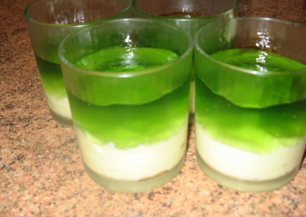 Fotografia przedstawiająca Biało-zielony deserek