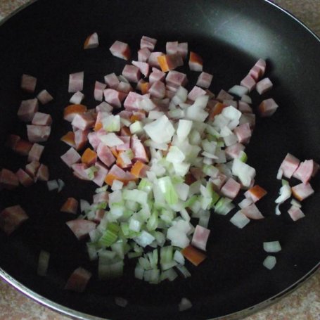 Krok 4 - Biały barszcz na kiełbasie  podany z białym serem  i ziemniakami foto
