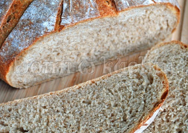 Fotografia przedstawiająca Biały chleb pszenny na zakwasie żytnim