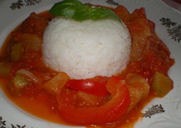 Fotografia przedstawiająca Biały ryż z warzywami
