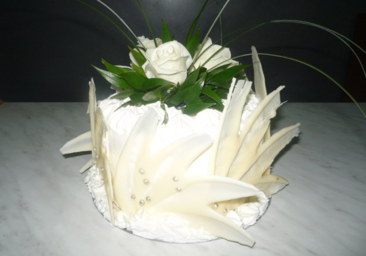 biały  tort weselny foto