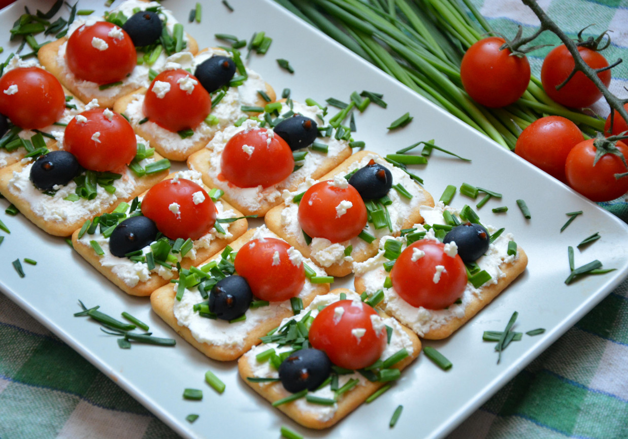 Biedronki na krakersach foto