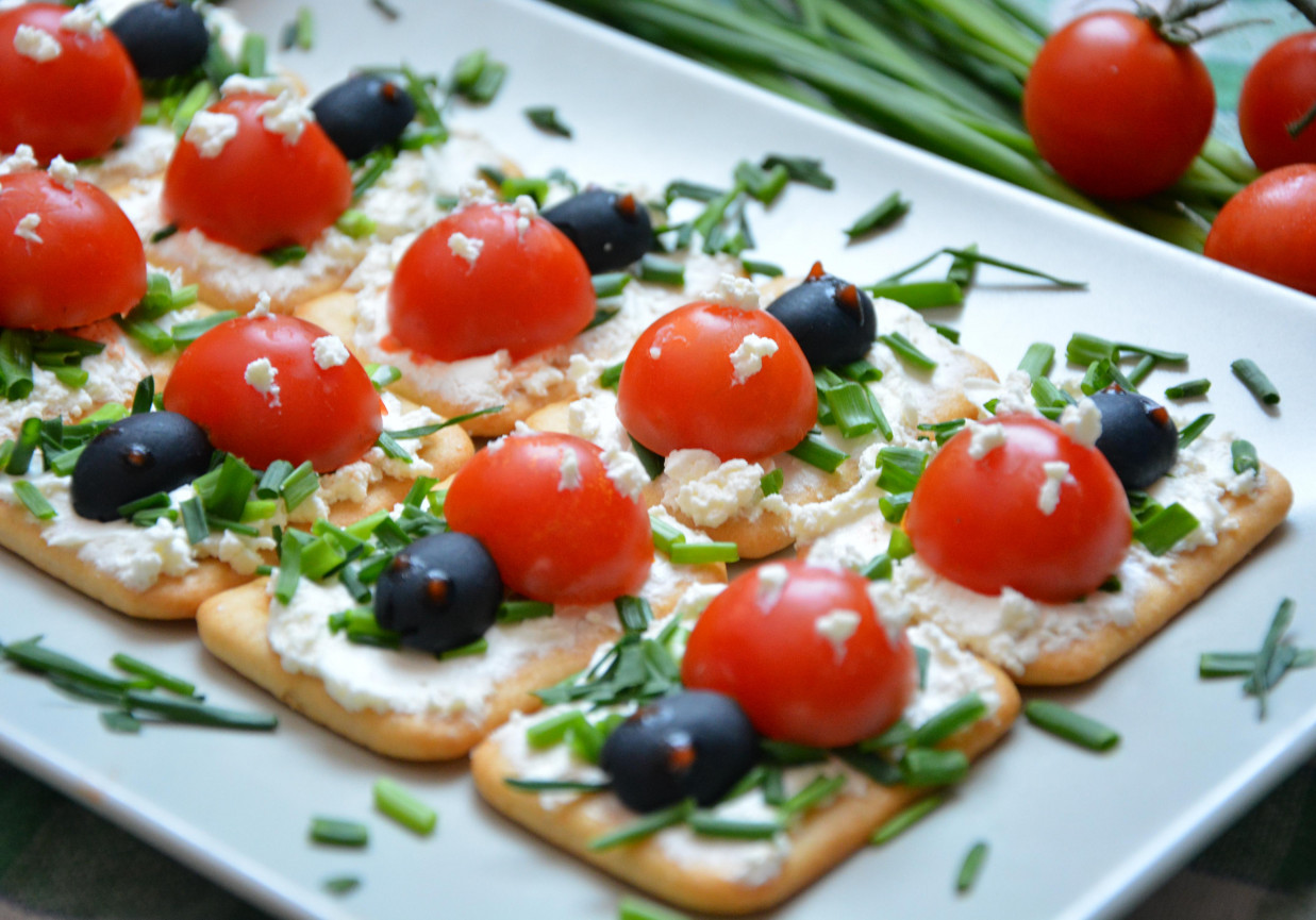 Biedronki na krakersach foto