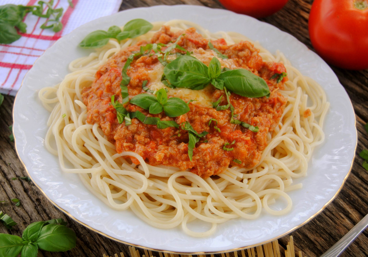 Spaghetti w sosie mięsno –pomidorowym foto