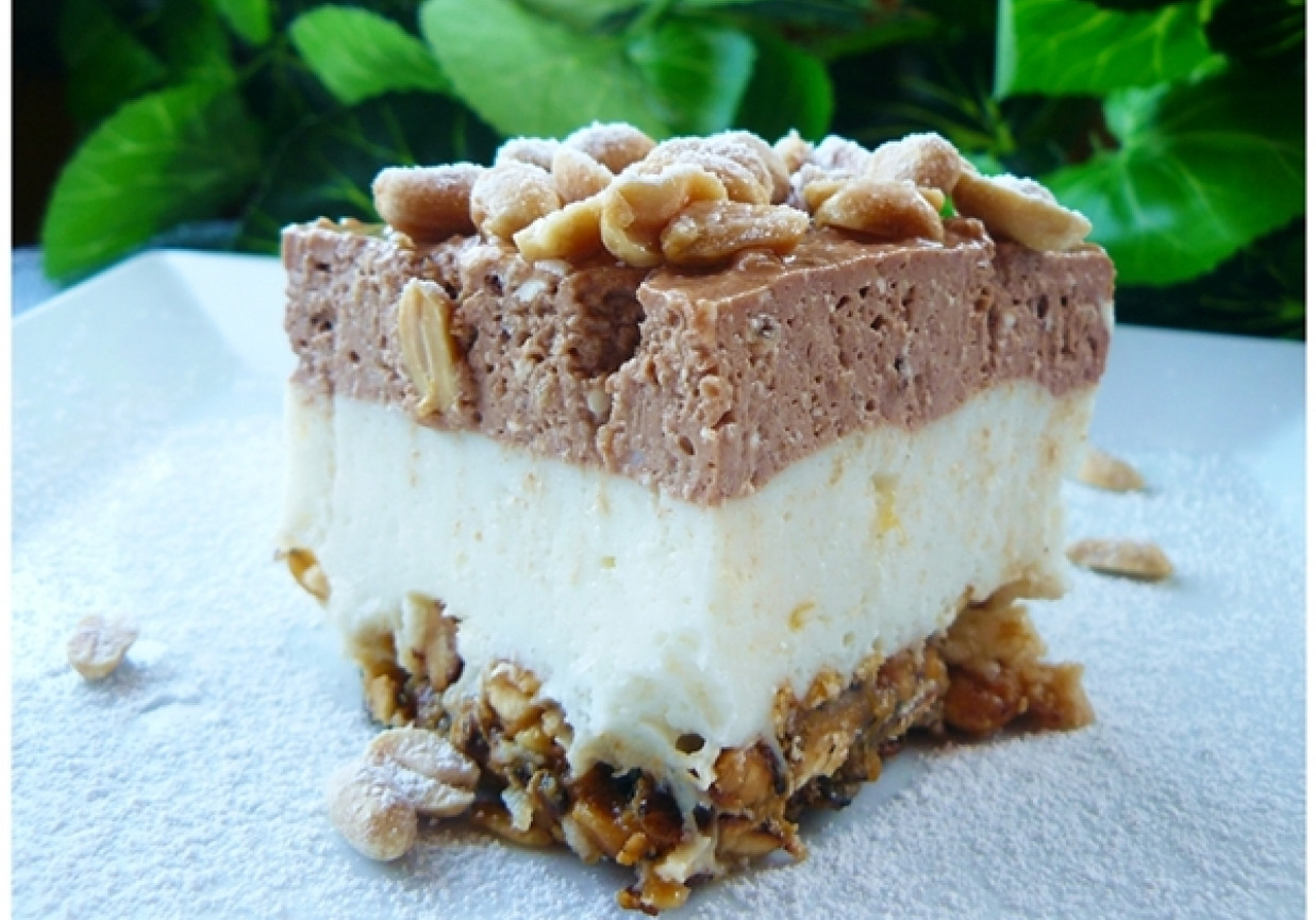 Śmietankowo – kakaowy sernik z białą czekoladą i orzechami – bez pieczenia foto