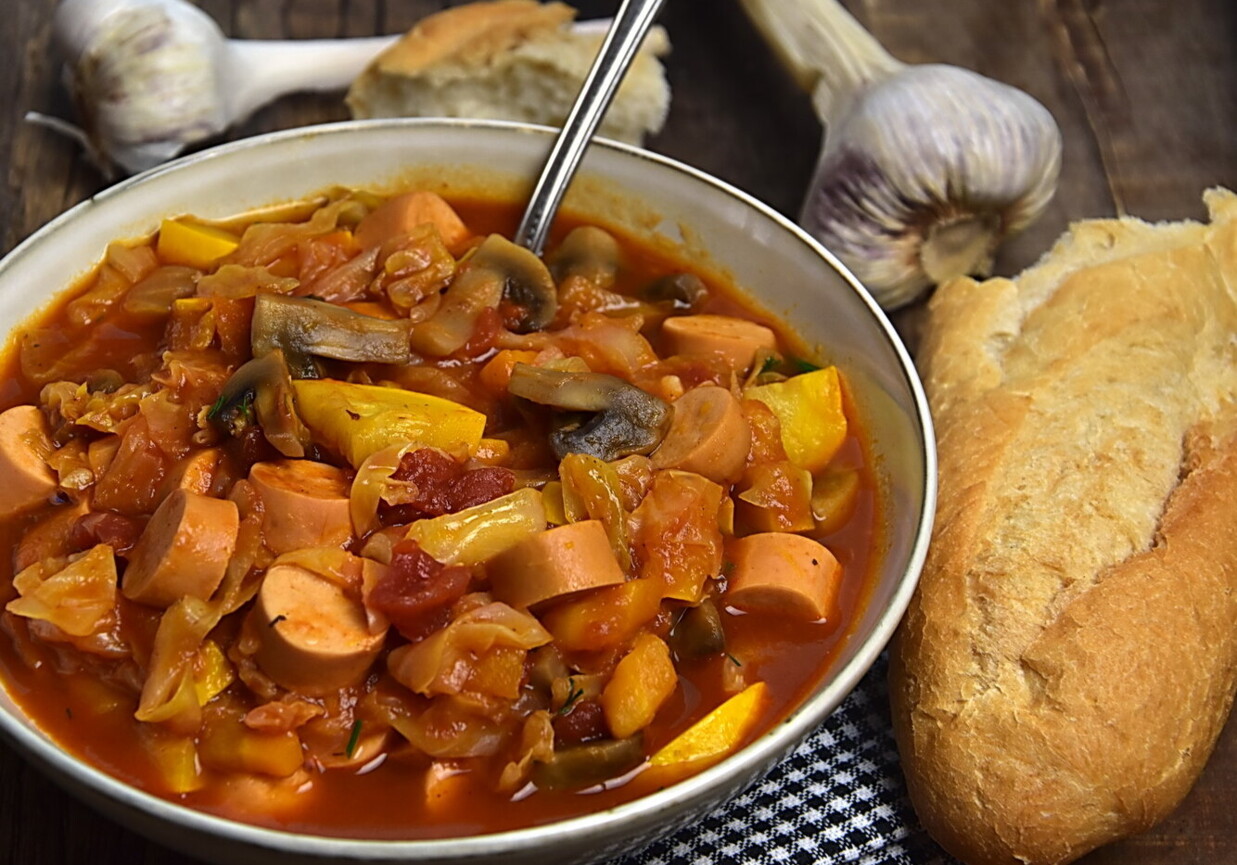 Bigos wegetariański z parówkami sojowymi foto