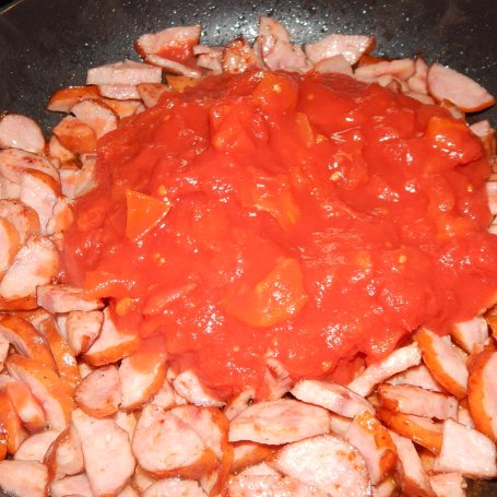 Krok 4 - Bigosik z młodej kapusty z kiełbasą i pomidorami foto