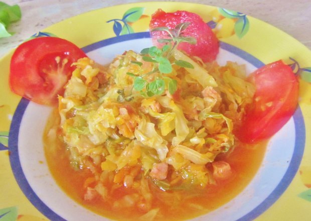 Fotografia przedstawiająca Bigosik z pomidorem