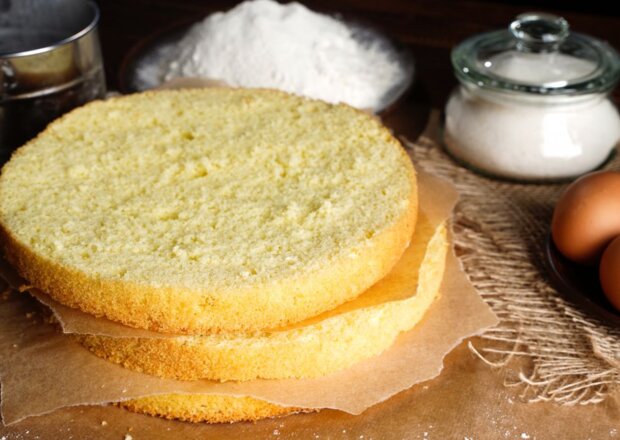 Fotografia przedstawiająca Biszkopt jasny z 6 jajek