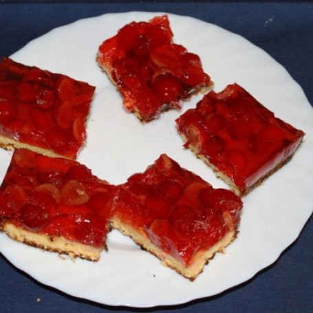 Krok 3 - Biszkopt z czereśniami foto