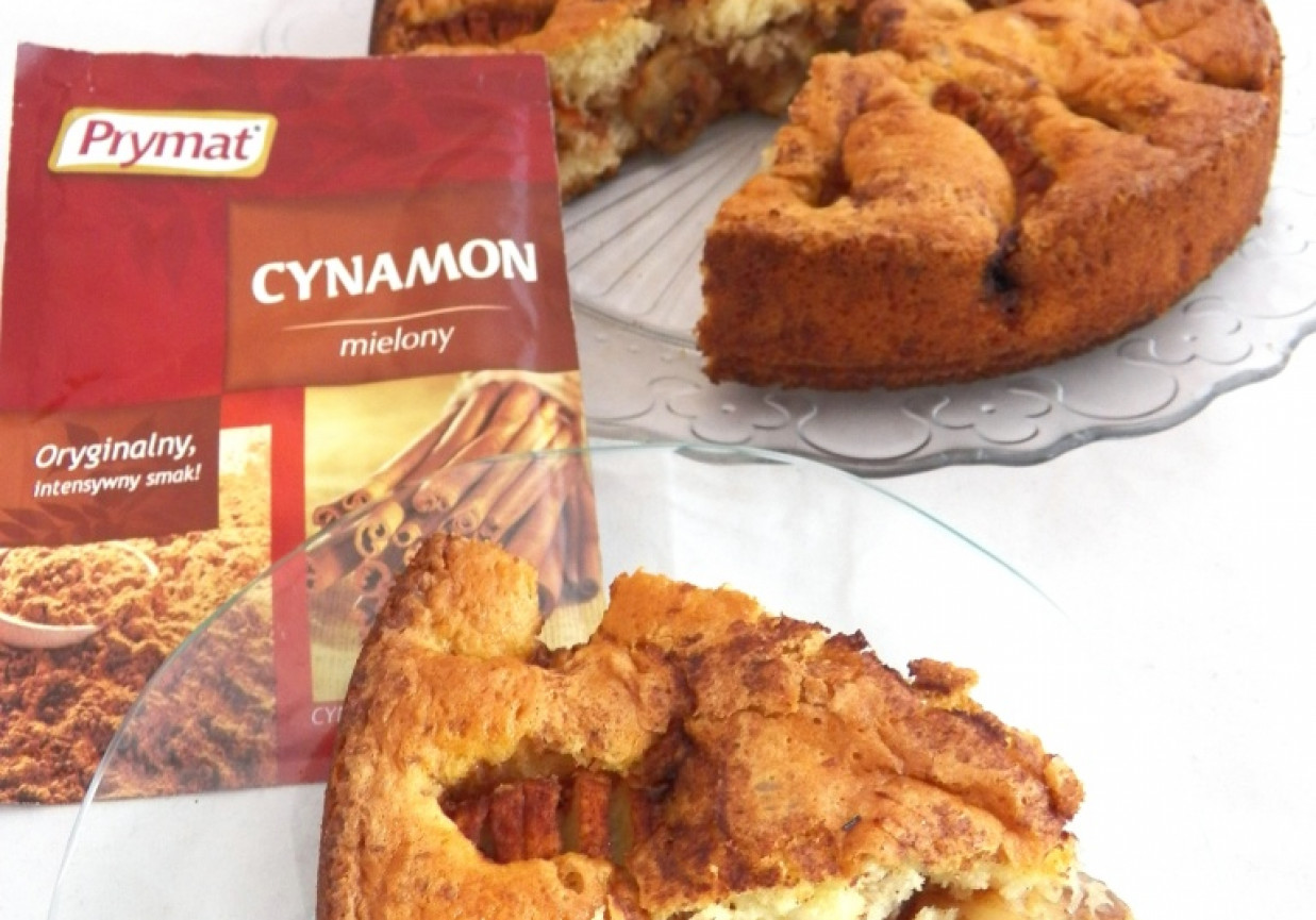 Biszkopt z jabłkami w cynamonie foto