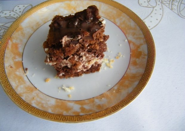 Fotografia przedstawiająca Biszkopt z kremem czekoladowym