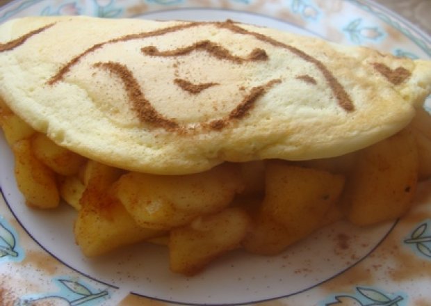 Fotografia przedstawiająca Biszkoptowy omlet z jabłkiem