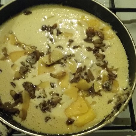 Krok 3 - Biszkoptowy omlet z serem i pieczarkami foto