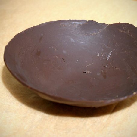 Krok 3 - Bita śmietana z miseczką czekoladową foto