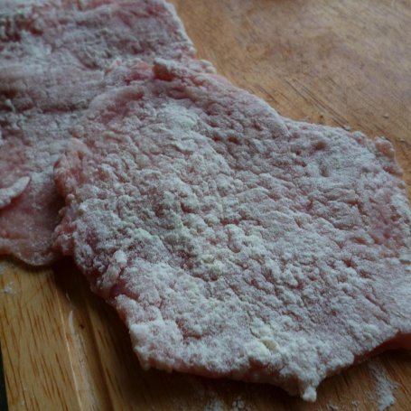 Krok 2 - Bitki w piwie z duszonymi jabłkami foto