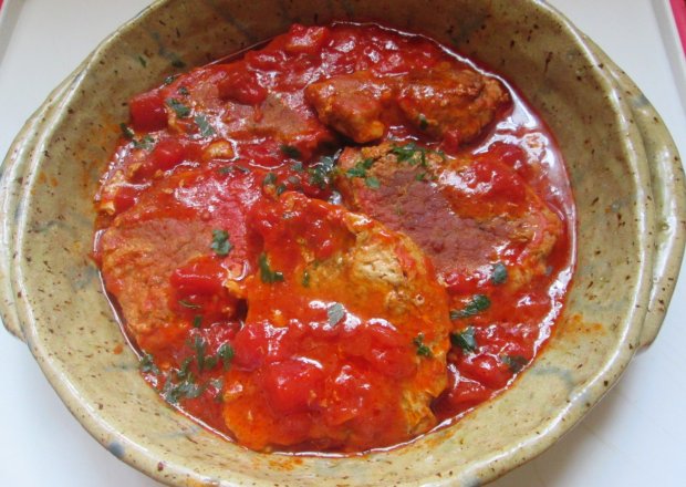 Fotografia przedstawiająca Bitki wieprzowe w pomidorach