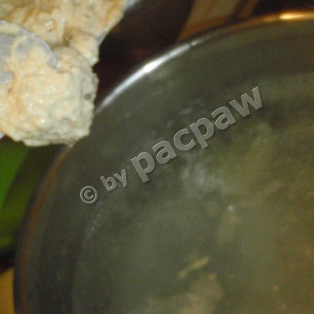 Krok 9 - Bitki wieprzowe w sosie z kiszonych ogórków podane z szarymi kluskami foto
