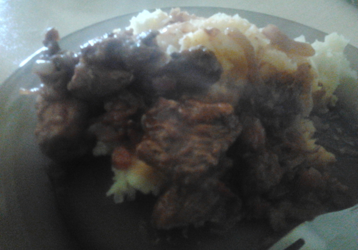 bitki wołowe duszone w cebuli foto