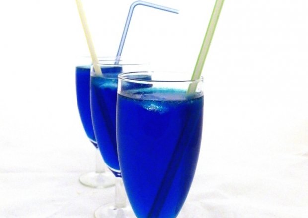 Fotografia przedstawiająca Błękitne drinki
