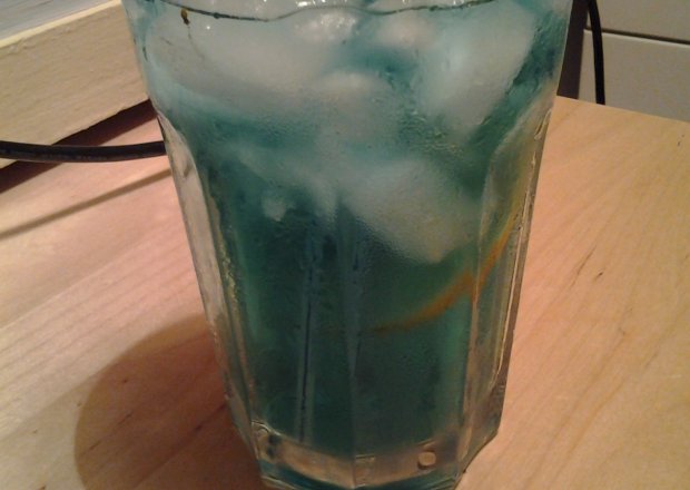 Fotografia przedstawiająca Blue - drink bezalkoholowy.