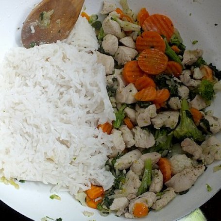Krok 3 - Błysakwiczne danie ryżowe z pokrzywą foto