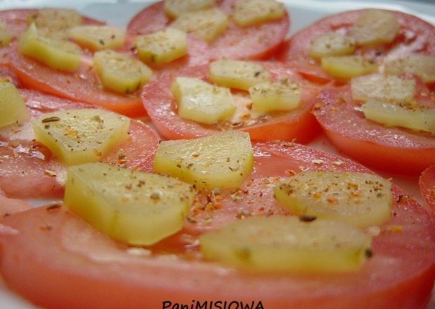 Fotografia przedstawiająca Błyskawiczna sałatka z pomidorów