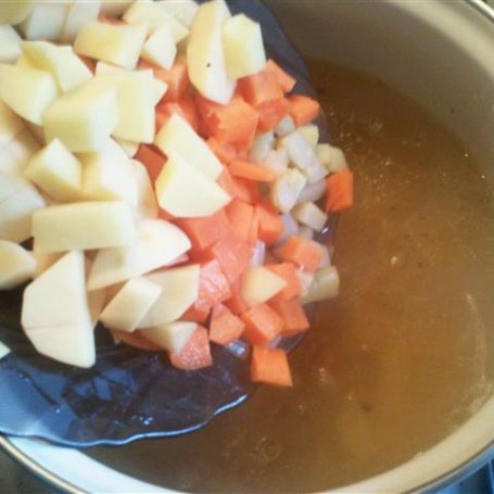 Krok 5 - Błyskawiczna zupa fasolowa na niedzielnym rosole foto