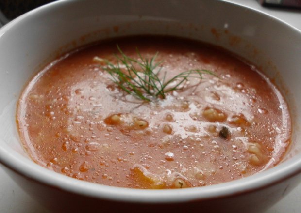 Fotografia przedstawiająca błyskawiczna zupa pomidorowa