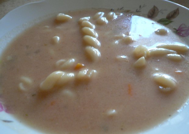 Fotografia przedstawiająca Błyskawiczna zupa pomidorowa