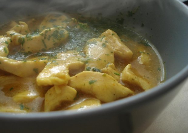 Fotografia przedstawiająca Błyskawiczne curry kurczakowo- pietruszkowe