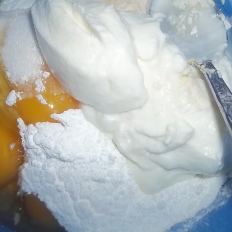 Krok 1 - Błyskawiczne pączki z jogurtem greckim foto