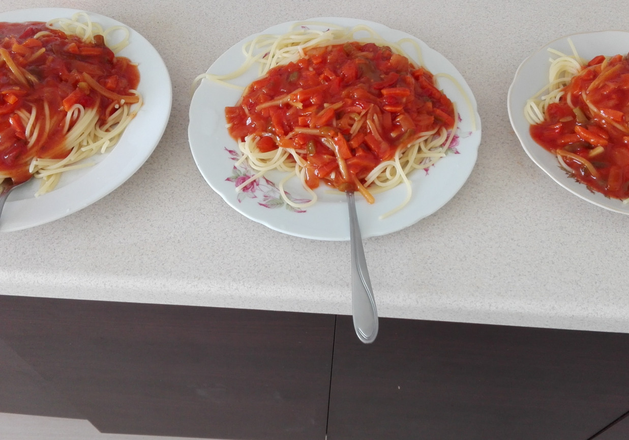 Błyskawiczne spaghetti z sosem foto