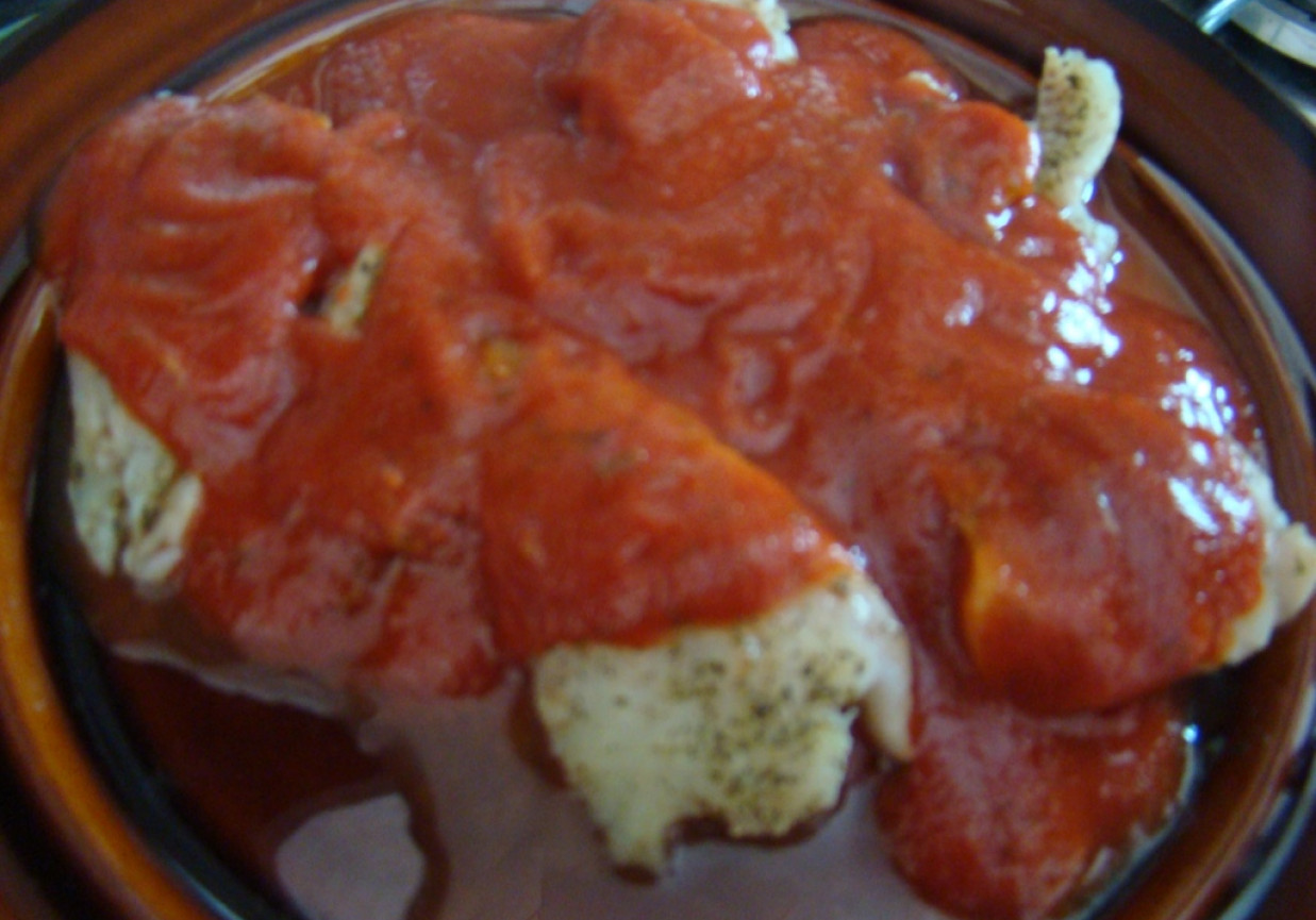 Błyskawiczny mintaj w sosie pomidorowym foto