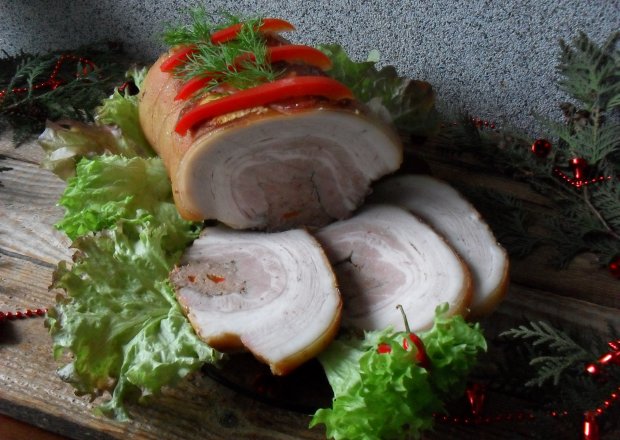 Fotografia przedstawiająca Boczek faszerowany mięsem i papryką