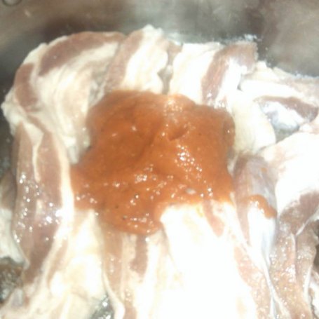 Krok 2 - Boczek z grilla marynowany w ketchupie foto