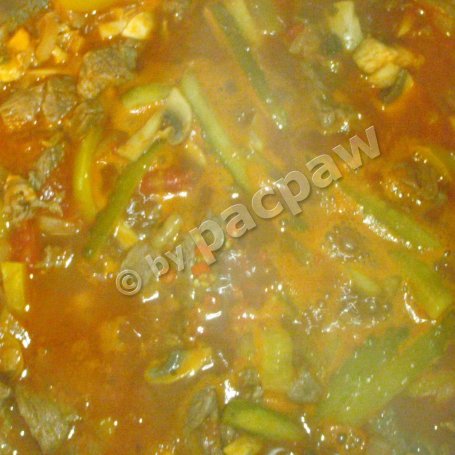 Krok 7 - Boeuf strogonow na winie podany z galuszkami foto