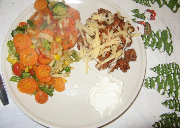 Fotografia przedstawiająca bolognese z warzywami