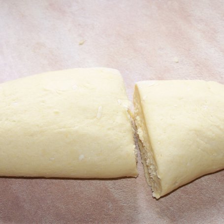 Krok 2 - Borówki z truskawkami zatopione w bezie, czyli smaczne ciasto na majówkę :) foto
