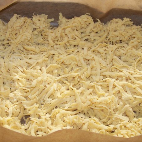 Krok 3 - Borówki z truskawkami zatopione w bezie, czyli smaczne ciasto na majówkę :) foto