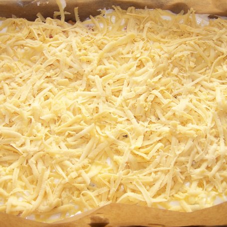Krok 7 - Borówki z truskawkami zatopione w bezie, czyli smaczne ciasto na majówkę :) foto