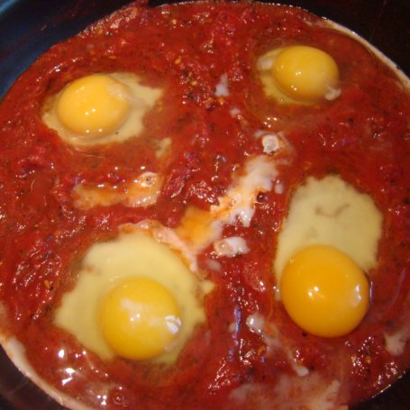 Krok 2 - Boskie jajka na pomidorach foto