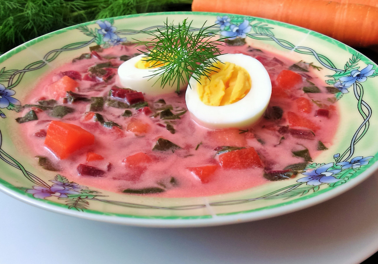Botwinka z jajkiem i ziemniakami foto