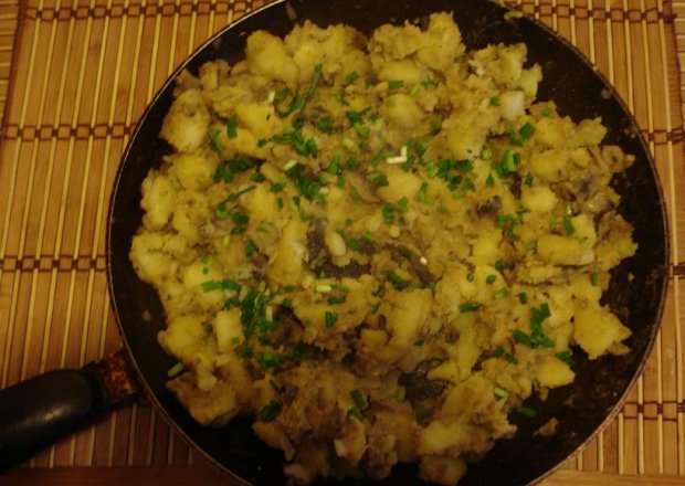 Fotografia przedstawiająca BRATKARTOFLE- zasmażane ziemniaki