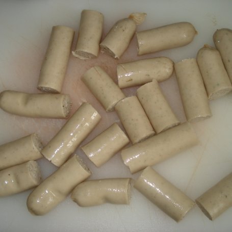 Krok 2 - Bratwurst z ciecierzycą i pomidorami-danie z jednej patelni foto
